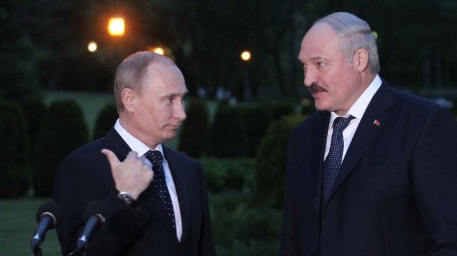Русия примамва Беларус с евтин петрол и газ