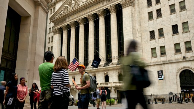 Dow скочи с 400 пункта, S&P 500 посрещна новото тримесечие без промяна