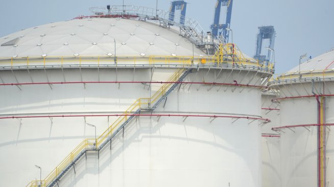 Суровият петрол се насочва към седмичен спад*