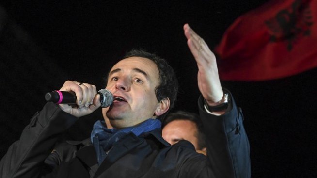 Двете най-големи партии в Косово се споразумяха за ново правителство