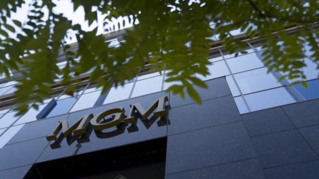 Федералната търговска комисия ще разгледа сделката на Amazon и MGM