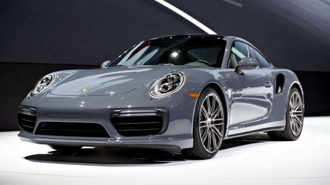 Volkswagen обмисля листването на Porsche през 2022 г.