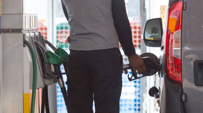 Цените на горивата поддържат „гореща“ инфлацията във Великобритания и през септември