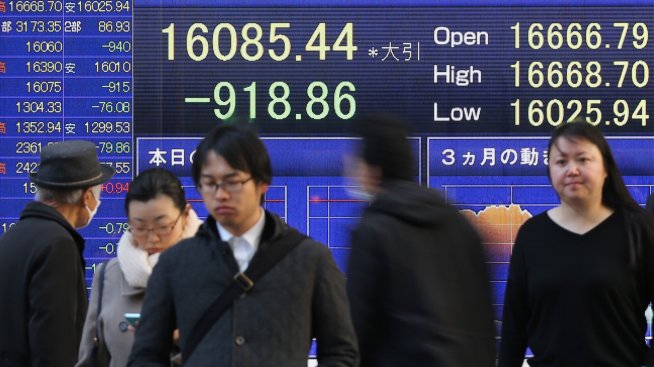 Hang Seng поведе спадовете в Азия, достигайки най-ниското си ниво от над месец