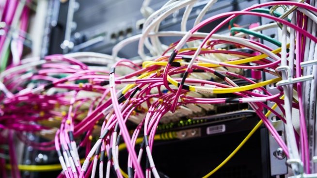 Google и Facebook продължават с плана за разполагане на трансокеански кабели