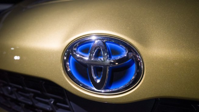 Производството на Toyota се забавя на месечна база през октомври