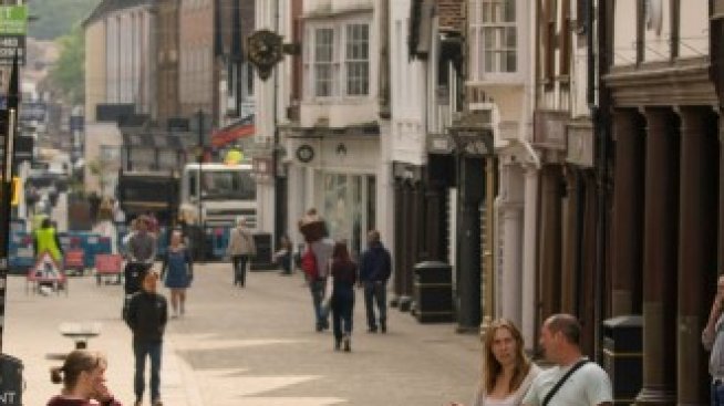 Икономическата активност във Великобритания отчита безпрецедентен спад през април