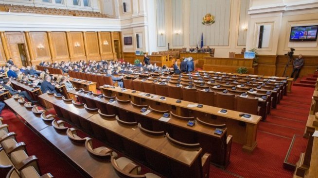 Здравният министър ще налага ограничителни мерки при извънредни случаи