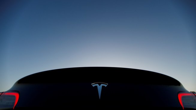 Профсъюзи и политици в Германия атакуваха Tesla заради работната ѝ политика