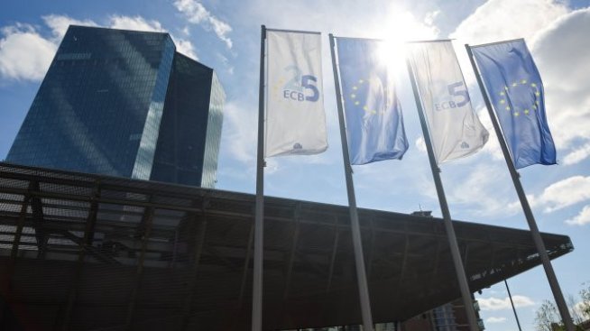 Излишъкът по текущата сметка на еврозоната се сви със 7 млрд. евро за месец