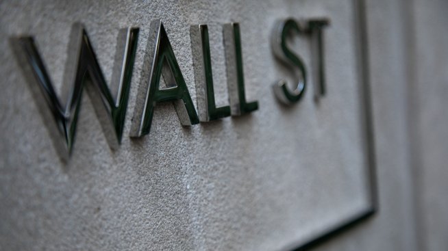 Основните индекси на Wall Street отбелязват трети пореден месечен спад