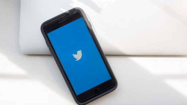 Шефът на Twitter: Бордът още оценява предложението на Мъск