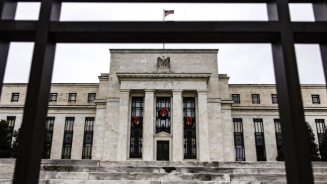 Фед се подготвя за ястребов полет през май