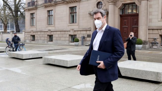 Консерваторите на Меркел трябва да вземат рисковано решение за нейния наследник