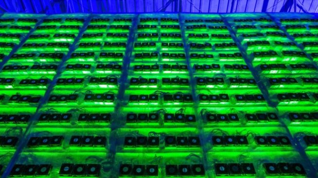 Биткойнът е на крачка от нов рекорд преди листването на Coinbase
