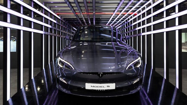 Растящите запаси могат да тласнат Tesla към още ценови понижения