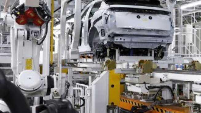 Nissan показа високотехнологичен зелен завод за следващото поколение електромобили