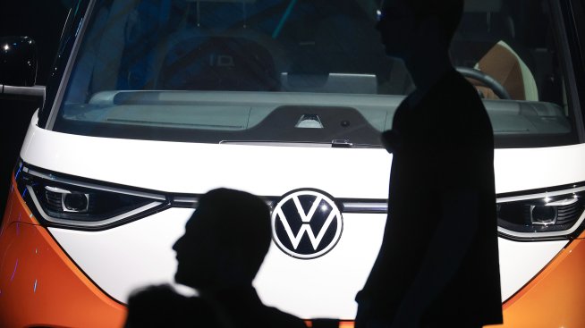 Volkswagen създава съвместно предприятие за компоненти за батерии с Umicore