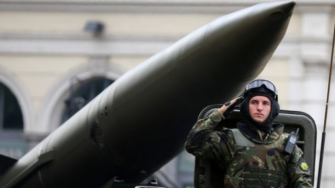 На всеки жител на планетата – по 230 долара военни разходи