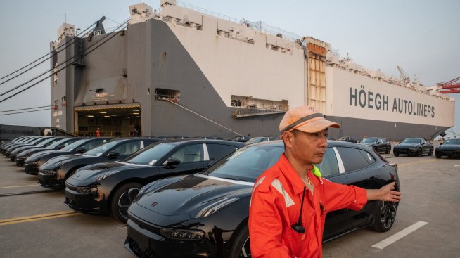 Китай затяга правилата за износ на електромобили с изискване за разрешения