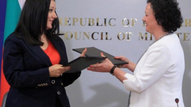 Ивелина Василева и Лиляна Павлова подписаха споразумение за водната реформа