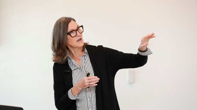 Tesla е напът да си върне първото място в инвестиционния фонд на Кати Ууд