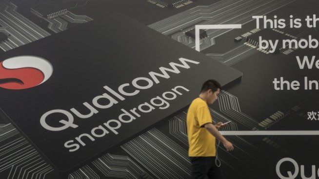 Китай все още внася чипове за 300 млрд. долара годишно