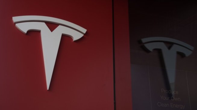 Пазарната капитализация на Tesla премина 400 млрд. долара