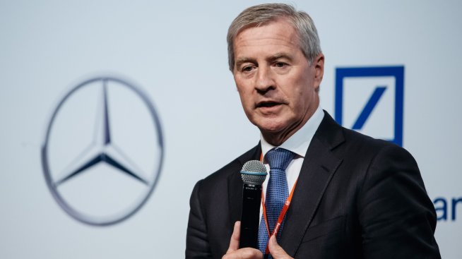 Следователи са влезли в жилището на бившия шеф на Deutsche Bank Юрген Фитчeн 