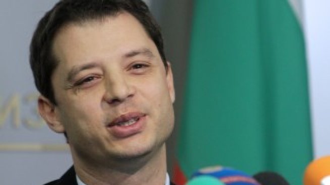 Добрев: Изходът за ВМЗ е изкарването му от забранения списък за приватизация