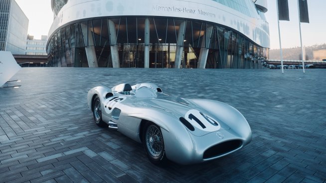 Автомобил на Mercedes от ранните дни на Формула 1 бе продаден за над 51 млн. евро