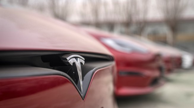 Мъск: Китай ще одобри окончателно асистираното шофиране на Tesla до началото на 2026 г.