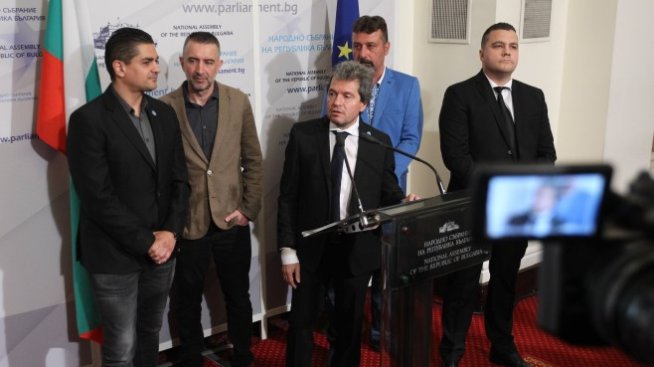 Тошко Йорданов: Иванов и Манолова тласкат страната към нови избори*