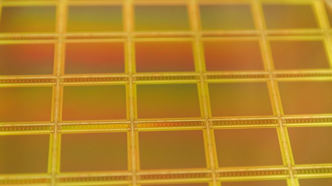 Държавните пари не стигат, за да се справи китайският сектор за чипове с натиска от САЩ