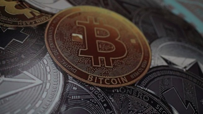 Биткойнът падна под 8000 долара, прекъсвайки последния си възходящ тренд