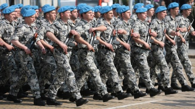 Каракачанов внася законопроект за доброволната военна служба