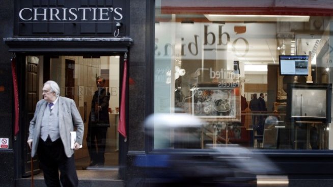 Как Christie&lsquo;s затяга коланите?