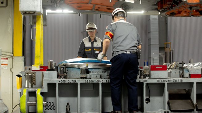 Ръстът на новите работни места в САЩ надхвърля очакванията за октомври