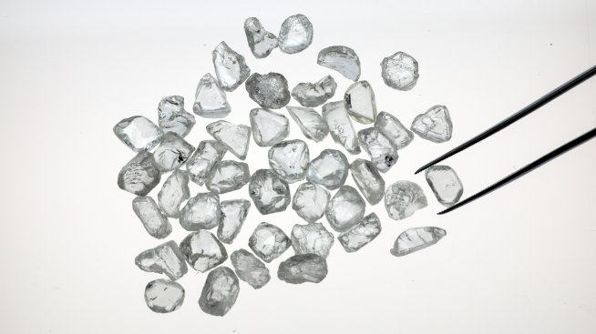 Anglo American излиза от бизнеса с диаманти, платина и добив на въглища