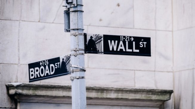 Разочароващите данни за работните места събориха S&P 500 от последния му връх