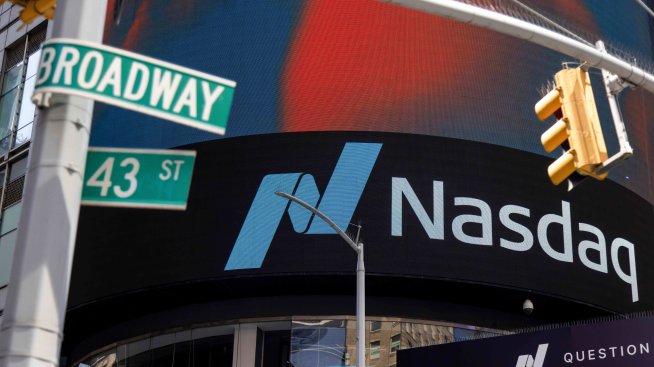 Dow Jones се понижи с над 330 пункта в петък, но записа седмичен ръст