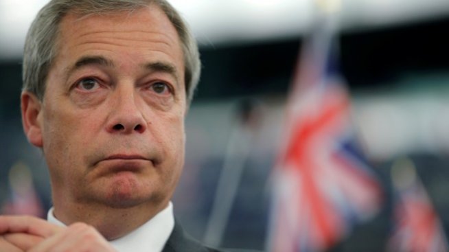 Фараж се връща в британската политика с движение в подкрепа на Brexit