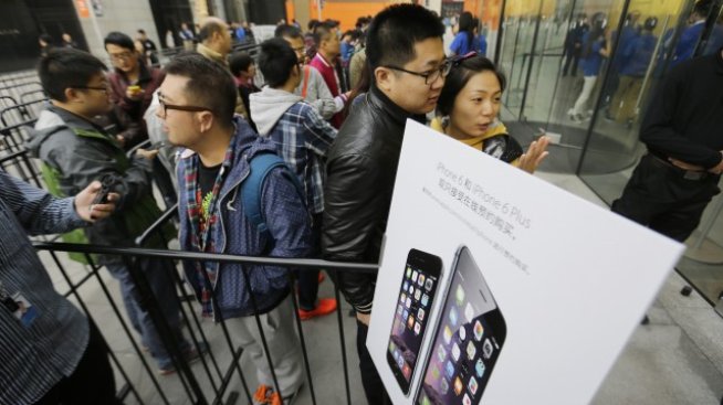 Продажбите на iPhonе-и растат