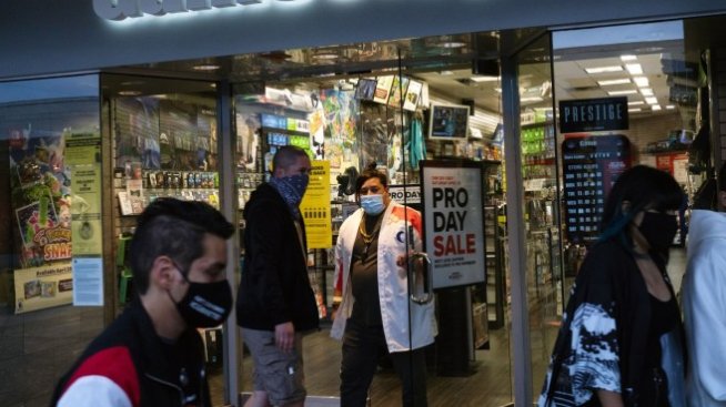 Зомбита, роботи, инфлация - кои са неизвестните във възстановяването на САЩ?