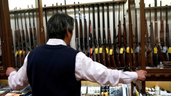 Защо в САЩ има толкова много масови стрелби?