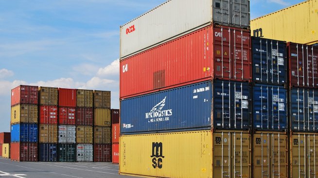Износът на България се свива с 3% през полугодието