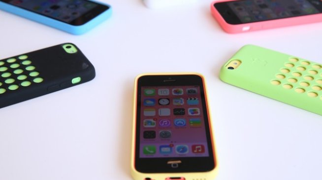 Колко добър е "бонбоненият" iPhone