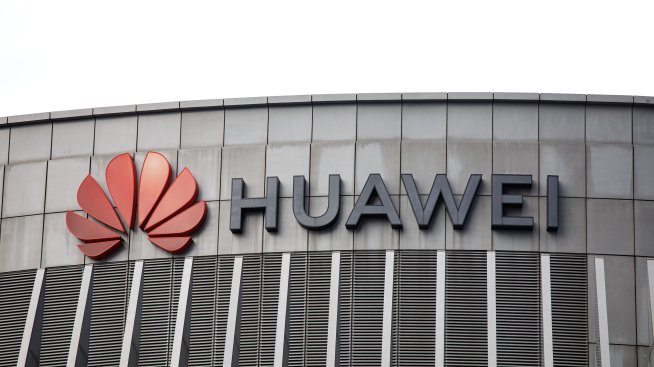 САЩ: Huawei не може да произведе повече от 200 хил. AI чипа през 2025 г.
