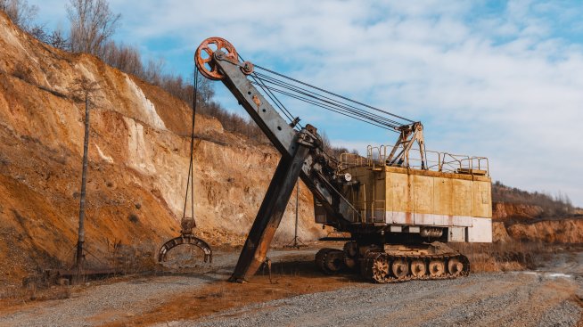 Автомобилните компании се надпреварват да си осигурят редкоземни метали 