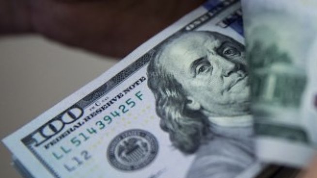 Изпращаните пари от емигрантите в света ще достигнат рекорд тази година